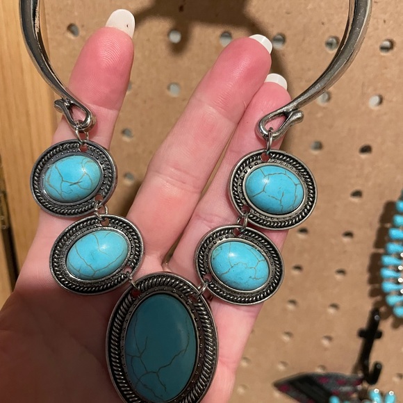 Turquoise crackle and silver statement necklace.